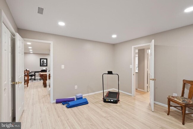 Building Photo - 10303 Bear Creek Dr