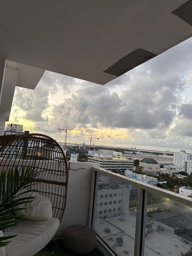 Building Photo - 100 Lincoln Rd