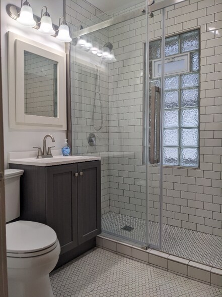 Building Photo - 1241 N 46th St