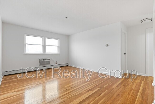 Primary Photo - 303 Broadway
