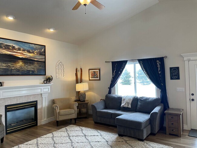 Building Photo - Beautiful home with 3 car garage and overs...