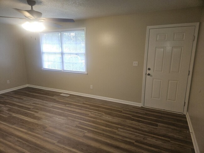 Building Photo - 6731 Forrest Ln