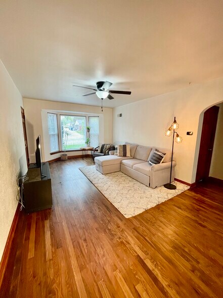 Building Photo - 6525 W Center St