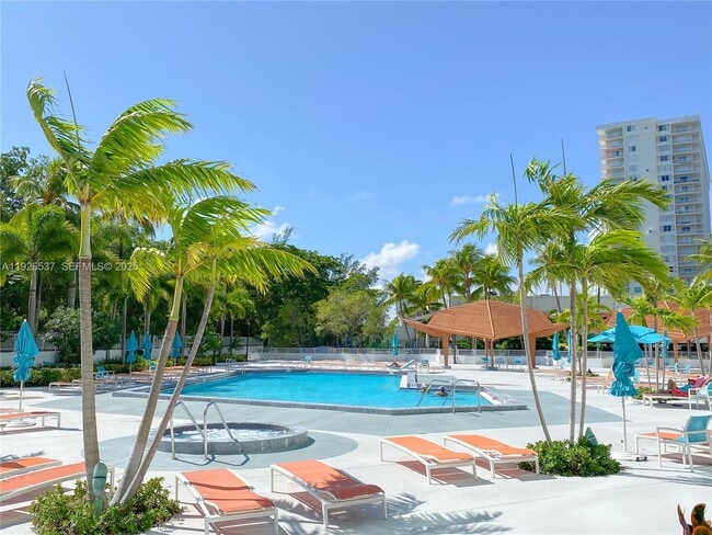 Building Photo - 100 Bayview Dr