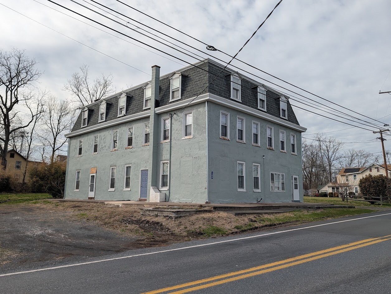 Building Photo - 144 N Main St