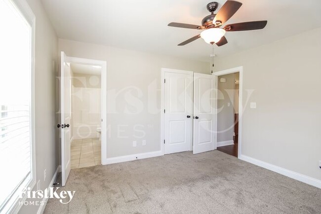 Building Photo - 438 Garland Dr