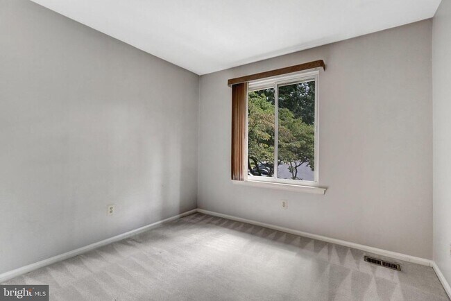 Building Photo - 5707 Waters Edge Landing Court