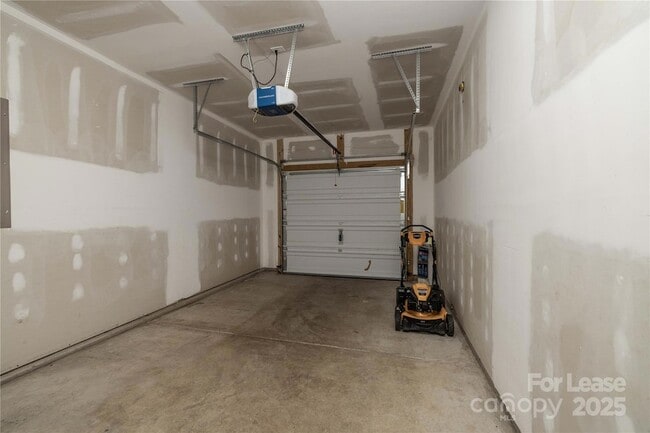 Building Photo - 710 Yorkshire Dr