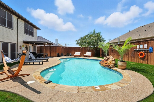 Building Photo - 2516 Castle Pines Dr