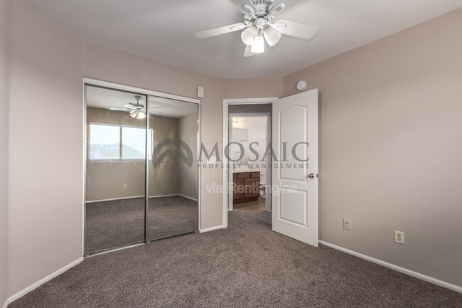 Building Photo - 61 W Hereford Dr