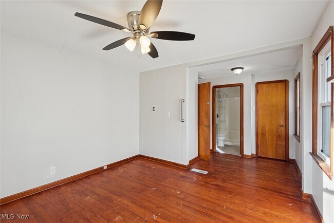 Building Photo - 5732 E 141st St