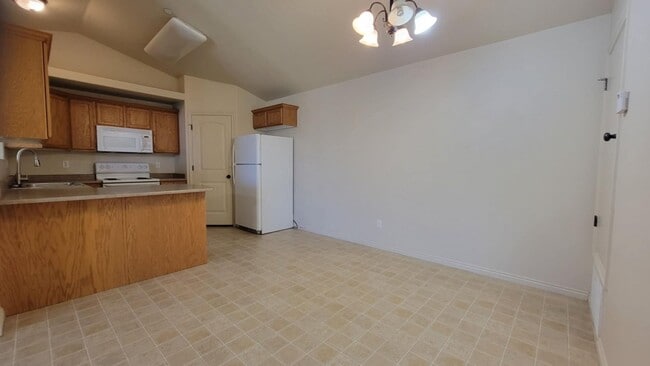 Building Photo - Gorgeous Eagle Mountain Condo!