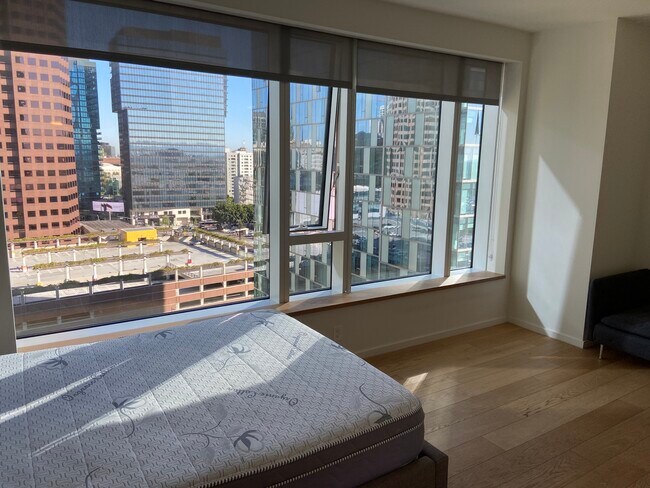 Building Photo - 889 Francisco St