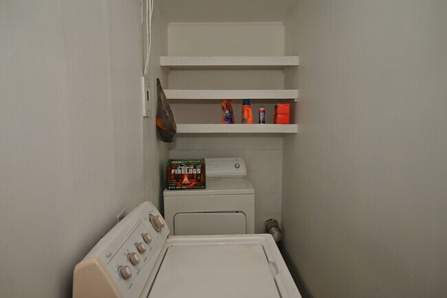 Building Photo - Charming 3 Bed 1 Bath in Hospital District