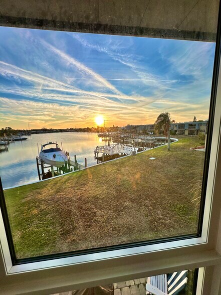 Building Photo - 960 Apollo Beach Blvd