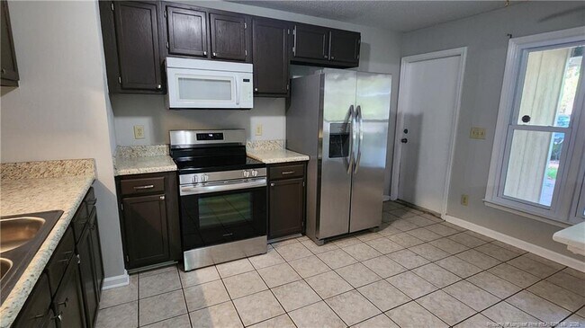 Building Photo - 909 Bramblewood Ct