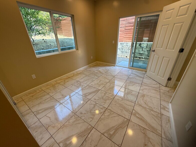 Building Photo - 4932 Campanile Dr