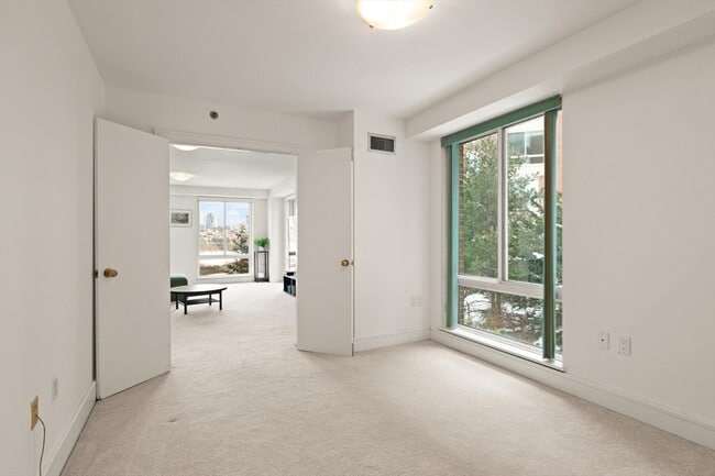 Building Photo - 75-83-83 Cambridge Pkwy