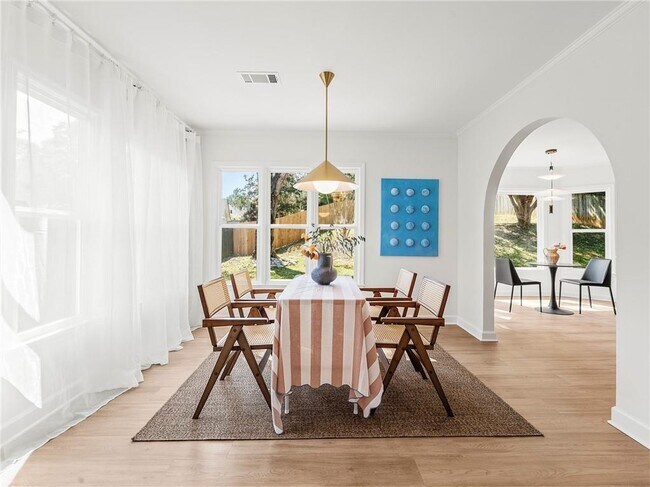 Building Photo - 1414 Justin Dr