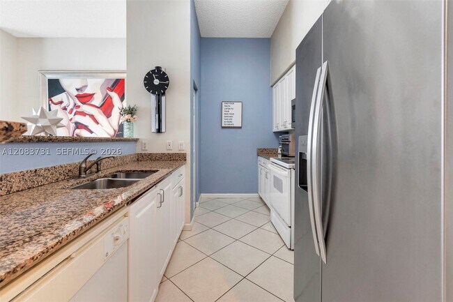 Building Photo - 1155 Brickell Bay Dr
