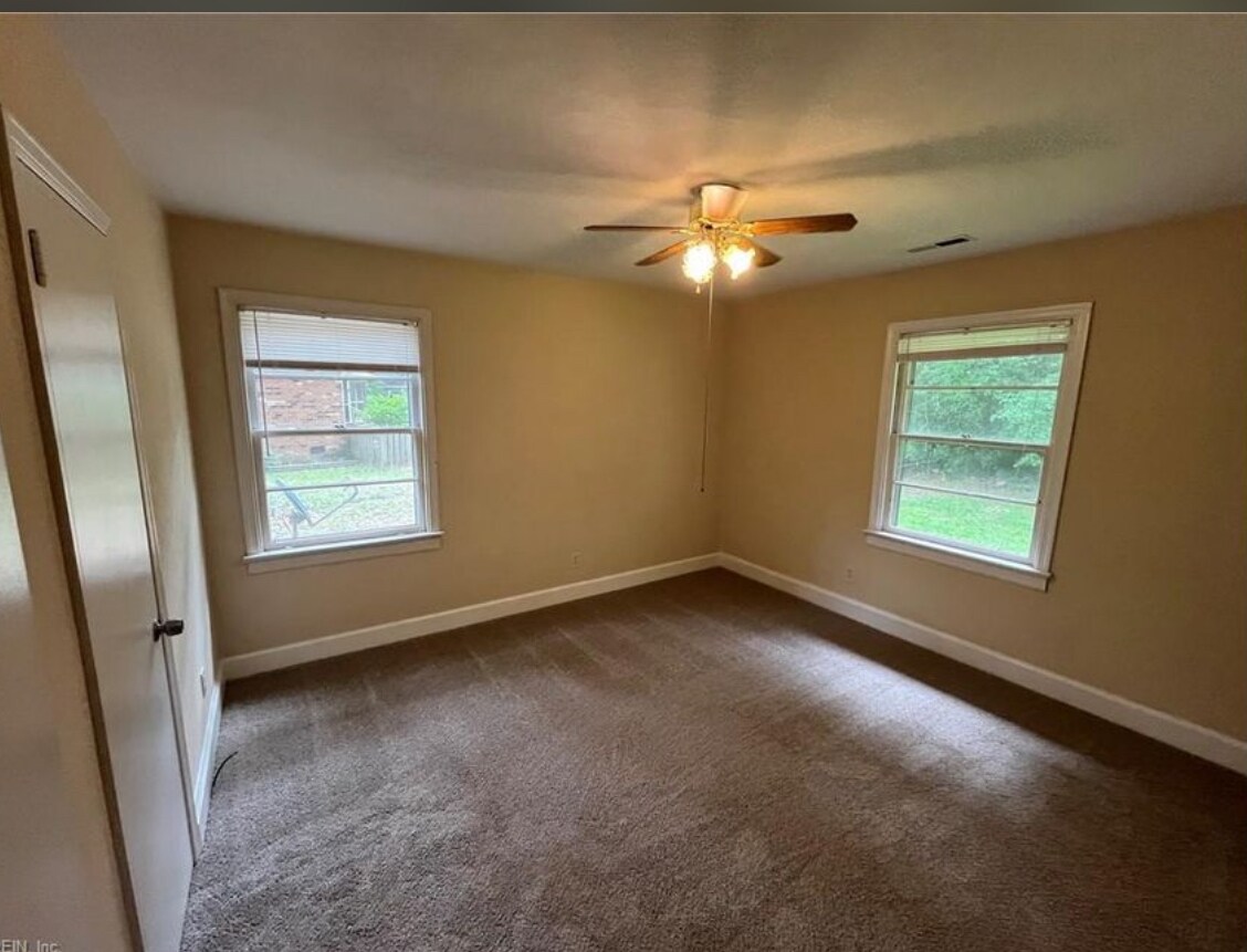 Building Photo - 229 Bridgeview Cir