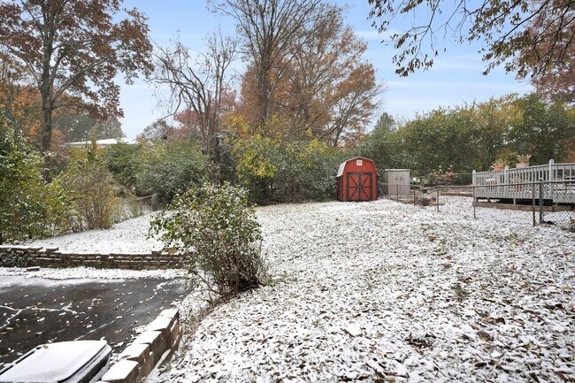 Building Photo - Green Twp- Cozy 2 Bed 1 Bath