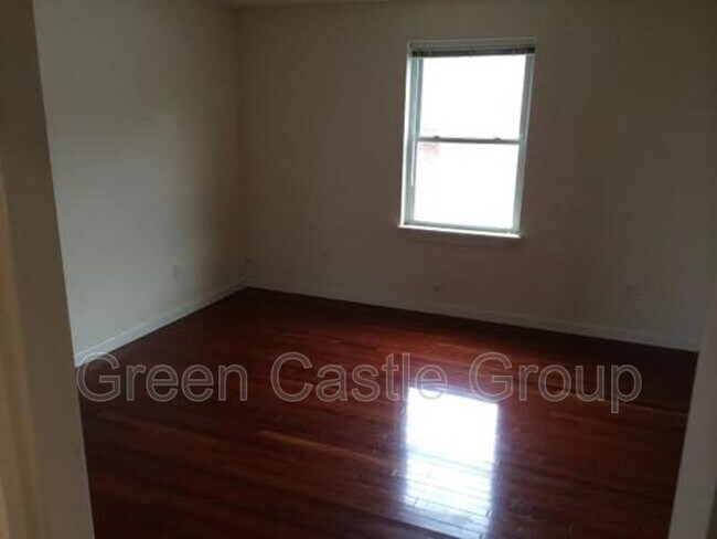 Building Photo - 323-325 College Street, Unit 6
