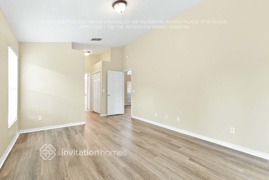 Building Photo - 300 Balogh Pl