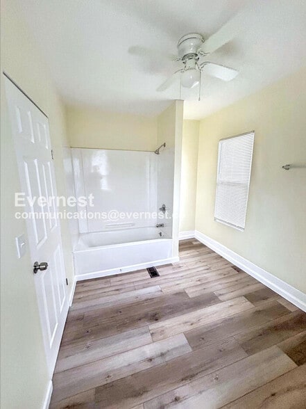 Building Photo - 1050 Holmden Ave