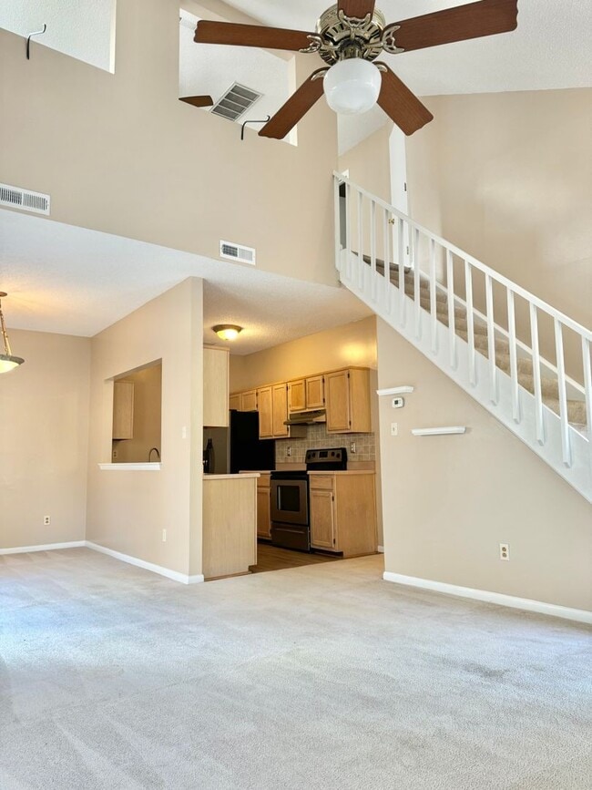 Building Photo - Awesome, 2 story, end unit condo right across from Honey Bee Golf Course in Virginia Beach-