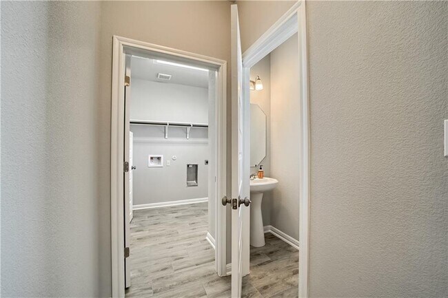 Building Photo - 2924 Sage Ranch Dr