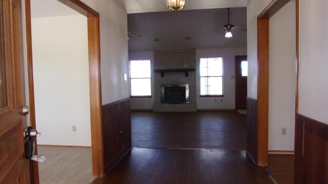 Building Photo - 1802 Goehmann Ln