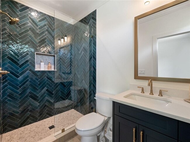 Building Photo - 566 Versailles Dr