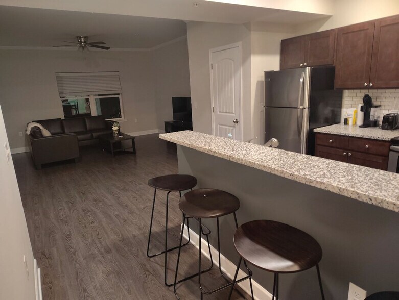 Building Photo - 205 Tiliwa Ct