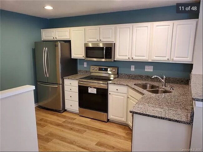 Kitchen #1 - 9906 Birch Knoll Ct