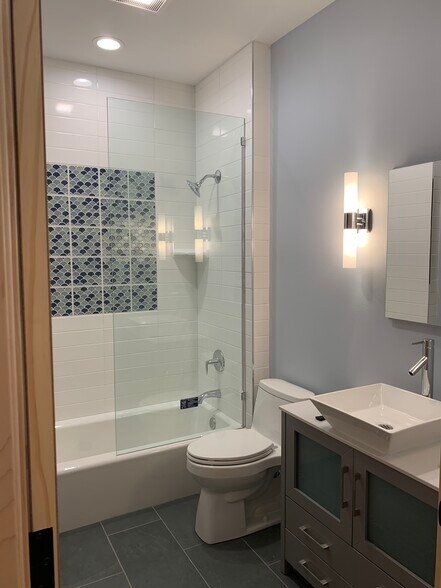 Building Photo - 412 North St