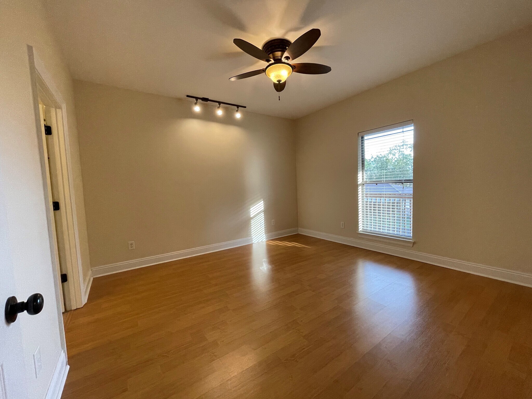 primary bedroom - 20637 Blueberry Ln
