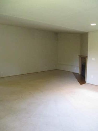 Building Photo - 2 Bedroom 1 Bathroom Rambler walking dista...