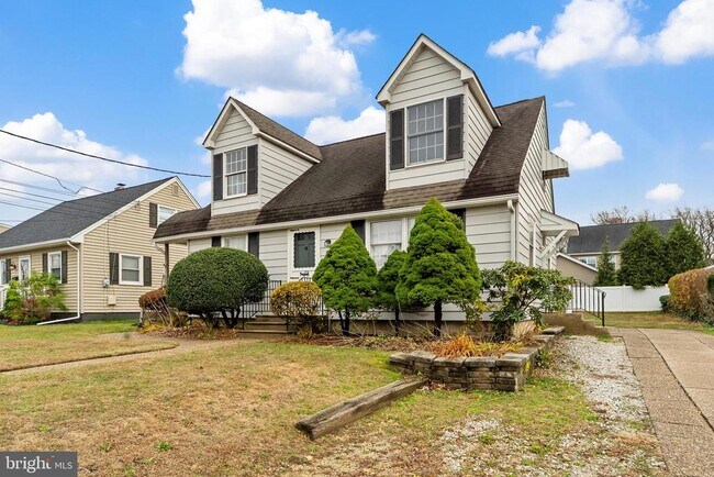 Building Photo - 1206 Sylvan Dr