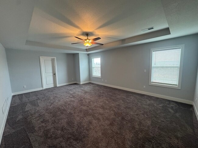 Building Photo - Luxury 5BR 4 BA Home w/ Pool and Clubhouse Access in GREAT location!