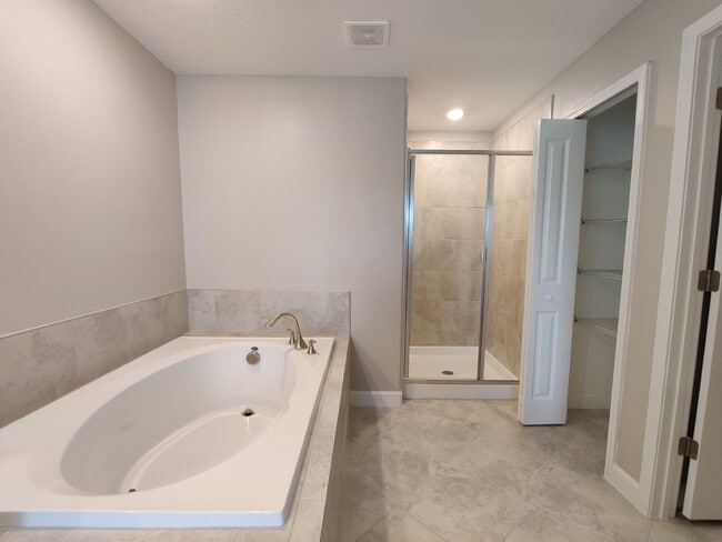 Building Photo - 23244 Willow Glen Way