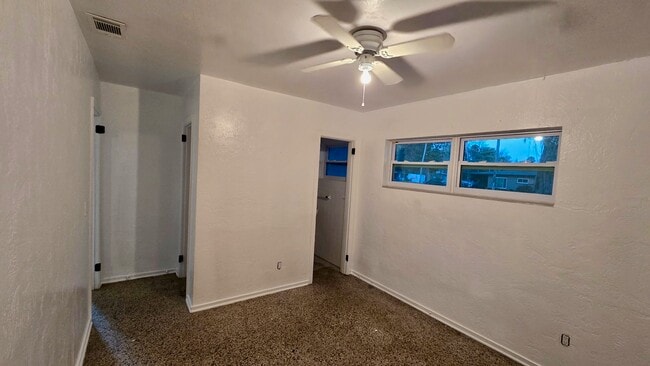 Building Photo - 512 Sandra Ave