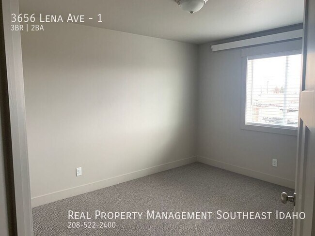 Building Photo - 3656 Lena Ave