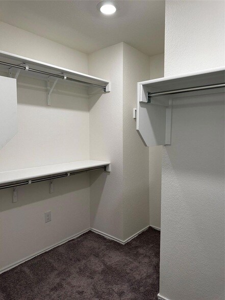 Building Photo - 7311 Gray Catbird Dr