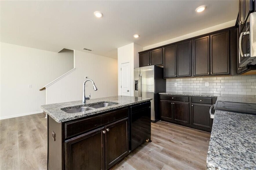Building Photo - 4950 Elm Brook Dr