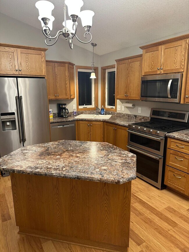 Building Photo - 1526 18th Ct SE