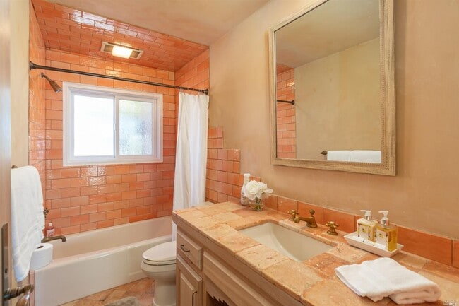 Building Photo - 245 Water St