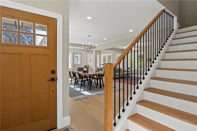 Building Photo - 90 Stoneleigh Ct