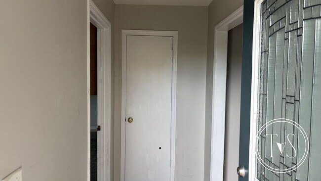 Building Photo - FALL MOVE-IN SPECIAL: 50% OFF 1st FULL MONTH'S RENT!**