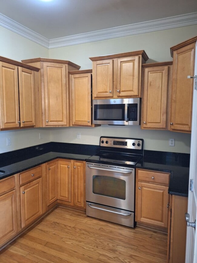 Building Photo - 3 bedroom/2bathroom - Bennington on the Park